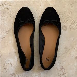 New H&M Women’s Black Flats Bow tie front Size 6